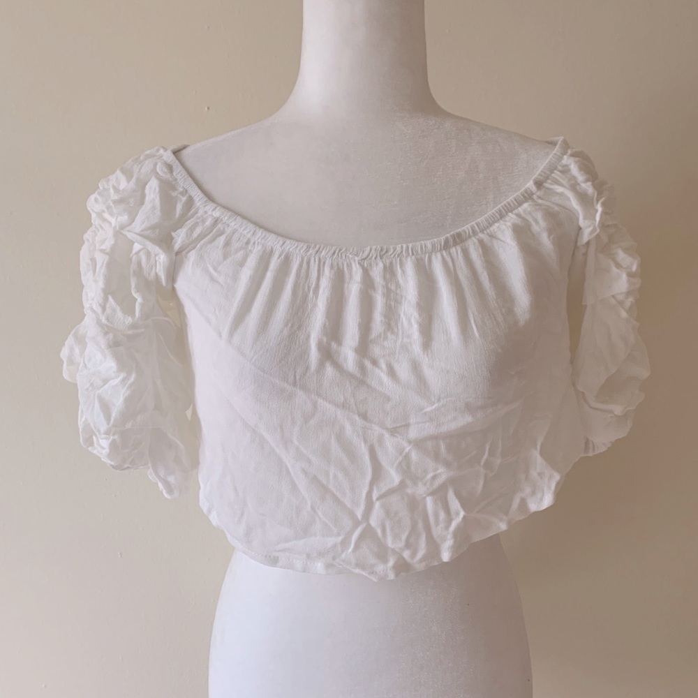 LF ruffled sleeve crop top size M NWT